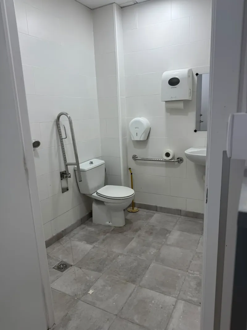 Baño adaptado para personas con movilidad reducida